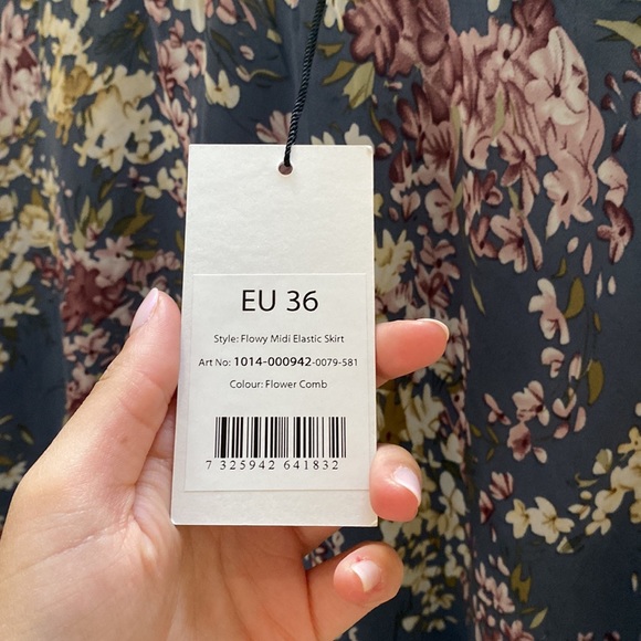 NA-KD Fashion Floral High Low Skirt - Picture 4 of 6